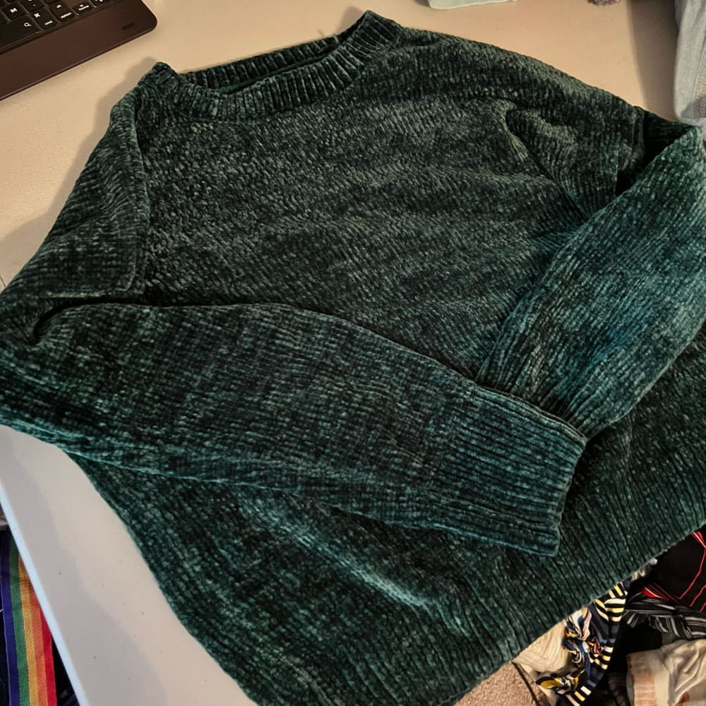 Beautiful soft green sweater​